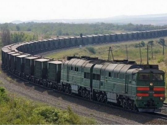 вантажний потяг