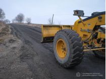 Возле Черновцов началась "Большая стройка" на разбитой, но стратегически важной территориальной дороге