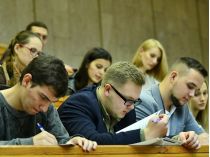 Після відкриття шкіл Київ прийняв рішення про роботу вишів: чи повернуться студенти до навчання