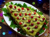 Новорічний салат «Ялинка» з ківі та журавлиною: оригінальна страва до свята