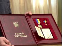 Зеленский присвоил звание Героя Украины полковнику, погибшему под Иловайском
