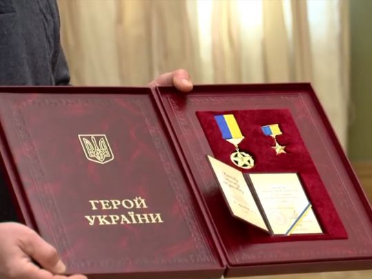 Зеленский присвоил звание Героя Украины полковнику, погибшему под Иловайском