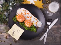 «На Новый год – самое оно»: праздничный рецепт лосося с икорным соусом от Григория Германа