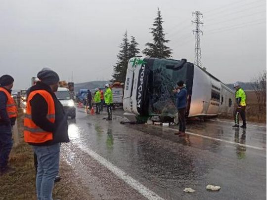 В Турции перевернулся автобус с пассажирами: двое людей погибли, десятки пострадали