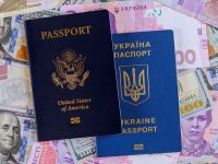 Паспорта США и Украины
