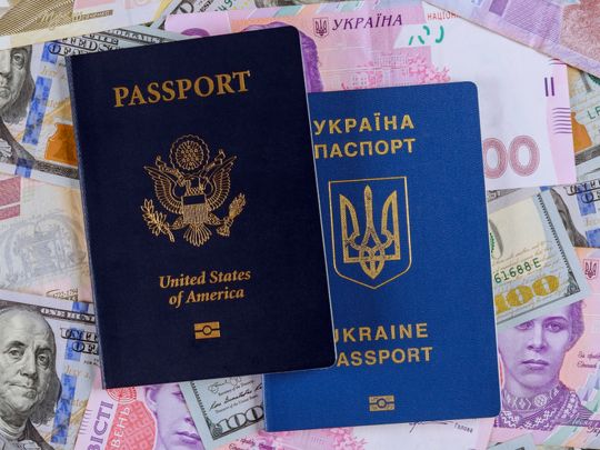 Паспорти США та України