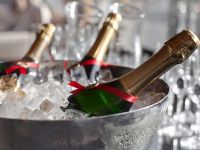 Лучше без шампанского: нарколог посоветовал, что есть и пить в новогоднюю ночь