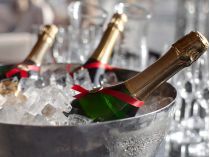 Лучше без шампанского: нарколог посоветовал, что есть и пить в новогоднюю ночь