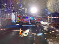Под Киевом упавший столб раздавил карету скорой помощи: есть пострадавшие