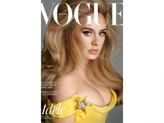 Адель в корсете на обложке журнала Vogue 
