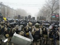 Силовики разгоняют демонстрацию в Казахстане