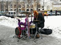 Музыкант взимку у Києві