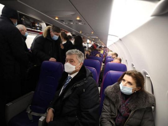 Петро та Марина Порошенко у літаку