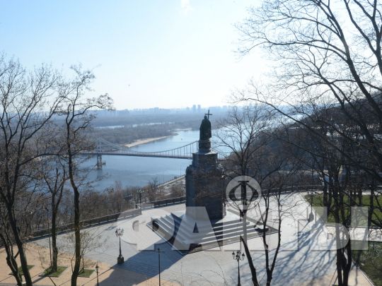 Вид на левый берег Киева с Владимирской горки