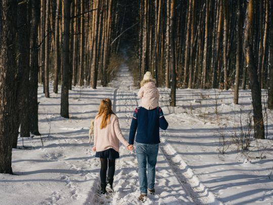 Прогулянка у зимовому лісі
