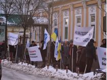 Акция перевозчиков под польским посольством в Киеве