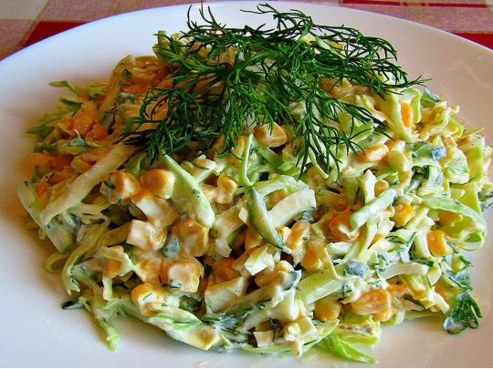 Три вкуснейших салата из одной банки кукурузы: Людмила Борщ поделилась ценным лайфхаком на предстоящие праздники