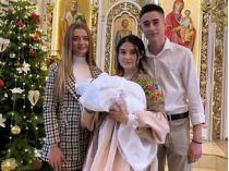 «Важливий день»: Роман Сасанчин із дружиною хрестили доньку Елізабет (зворушливе відео)