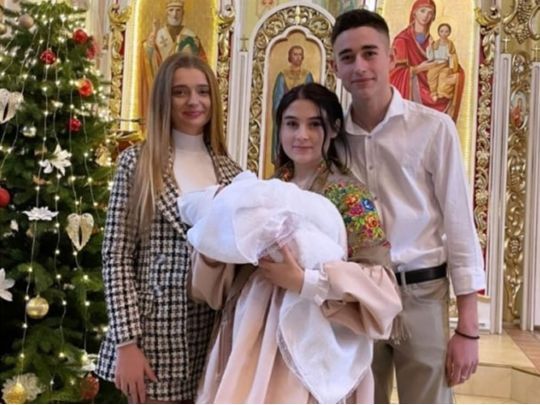 «Важливий день»: Роман Сасанчин із дружиною хрестили доньку Елізабет (зворушливе відео)