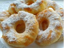 Пончики с сахарной пудрой на кефире: пошаговый рецепт вкусняшек к чаю
