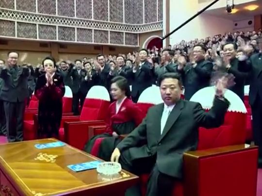 В традиционном корейском наряде: жена Ким Чен Ына впервые за пять месяцев появилась на публике