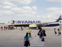 Ryanair остановил продажу билетов на все рейсы из Харькова и Херсона: что известно