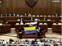 Флаг Украины в парламенте Словакии