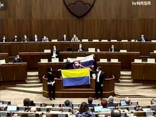 Флаг Украины в парламенте Словакии