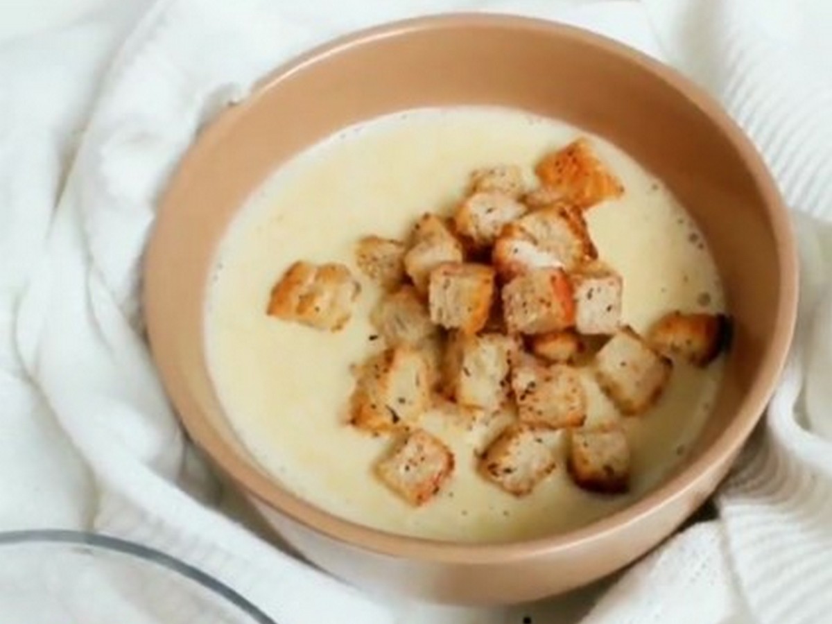 Сырный суп с гренками - Первые блюда - Кухни народов мира - Рецепты приготовления с фото