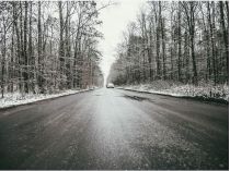 Мокрая дорога зимой