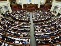 Верховная Рада поддержала введение в Украине чрезвычайного положения 