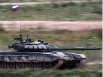 Агресор атакує Україну по всьому периметру держкордону: з окупованого Криму рухається колона танків