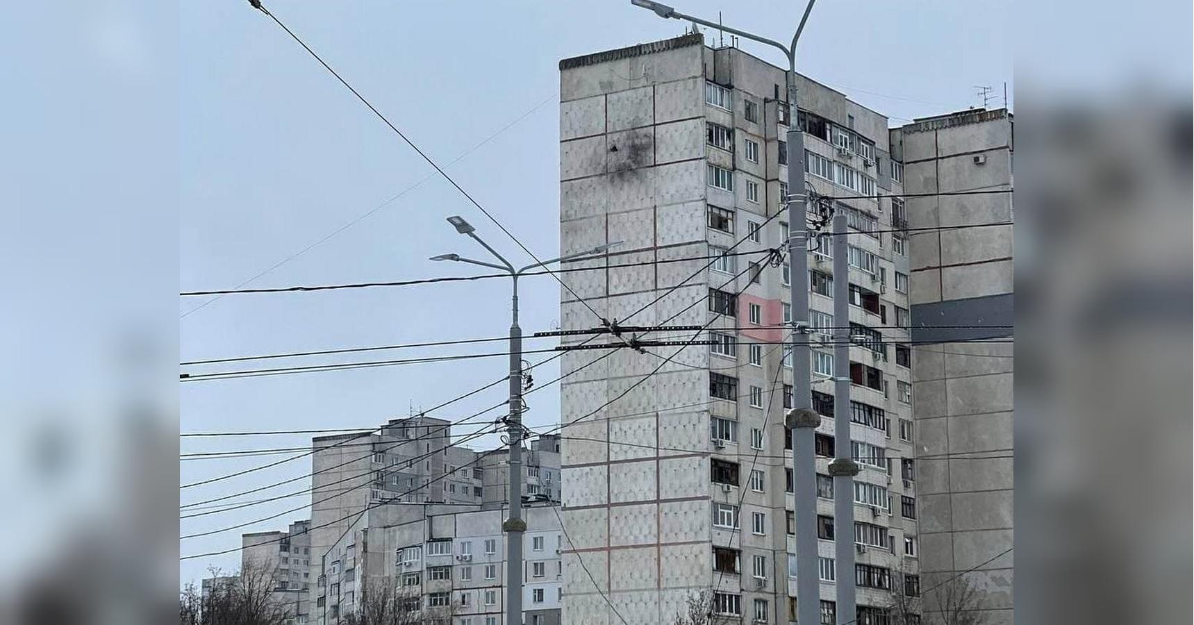 В Харькове обстреляли жилой дом - фото - «ФАКТЫ»