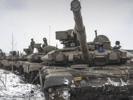 300 танків готові до вторгнення: стало відомо, що РФ готує провокацію для виправдання введення білоруських військ в Україну