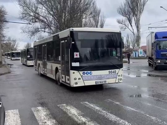 колона автобусів