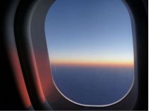 Окно в самолете