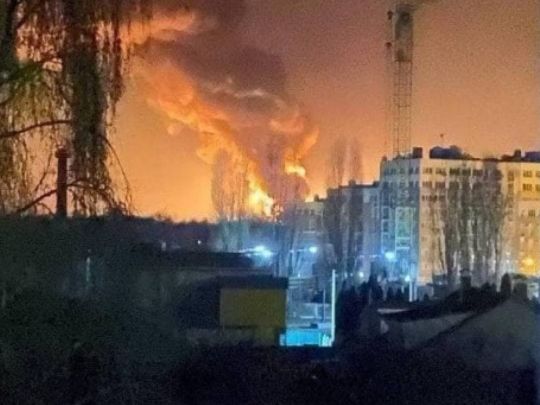 Окупанти завдали підлого авіаудару по Василькову під Києвом: загорілася нафтобаза