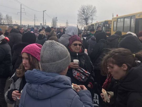 Люди, яких евакуюють
