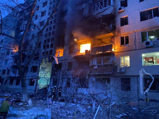Поки діти та мами мирно спали: супротивник завдав рано-вранці підлий удар по київській багатоповерхівці