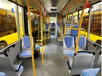 Частина автобусних маршрутів змінилася, а тролейбусні – взагалі скасували: як працює громадський транспорт у Києві
