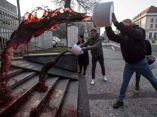 у Чехії посольство РФ облили кров&#39;ю