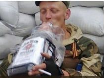 Російський солдат з віскі