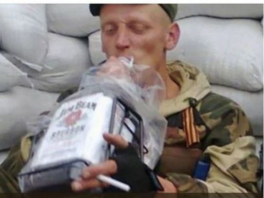 Российский солдат с виски