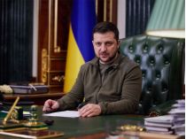 "Прекратите выставлять себе дураками": Зеленский обратился к нардепам, пожелавшим изменить гимн Украины