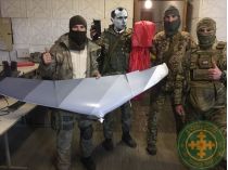 До «Байрактару» не доріс: українські бійці «голими руками» впіймали дрон рашистів