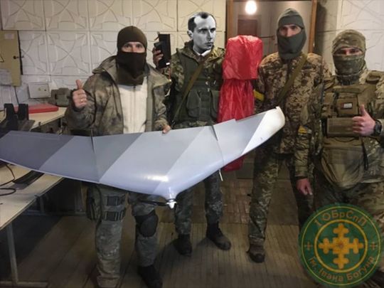 До "Байрактара" не дорос: украинские бойцы "голыми руками" поймали дрон рашистов