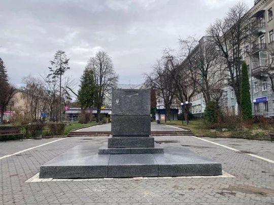 в Тернополе демонтировали памятник Пушкину