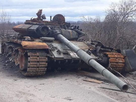 Уничтоженный в Украине рашистский танк