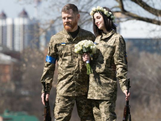 Жениться можно через Zoom: в Украине упростили процедуру заключение брака во время войны