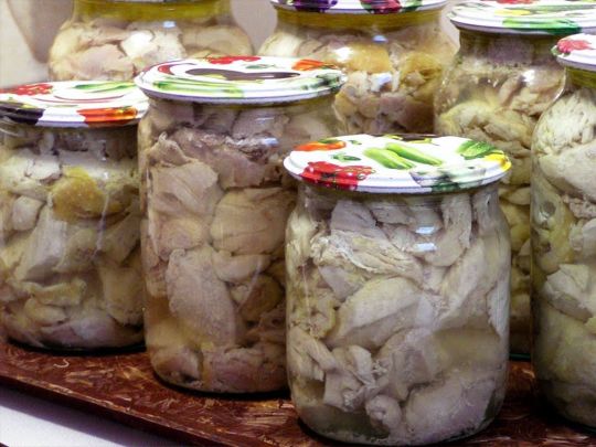 Смачна домашня солонина в банках для тривалого зберігання: «швидкий» рецепт заготівлі з курки в розсолі